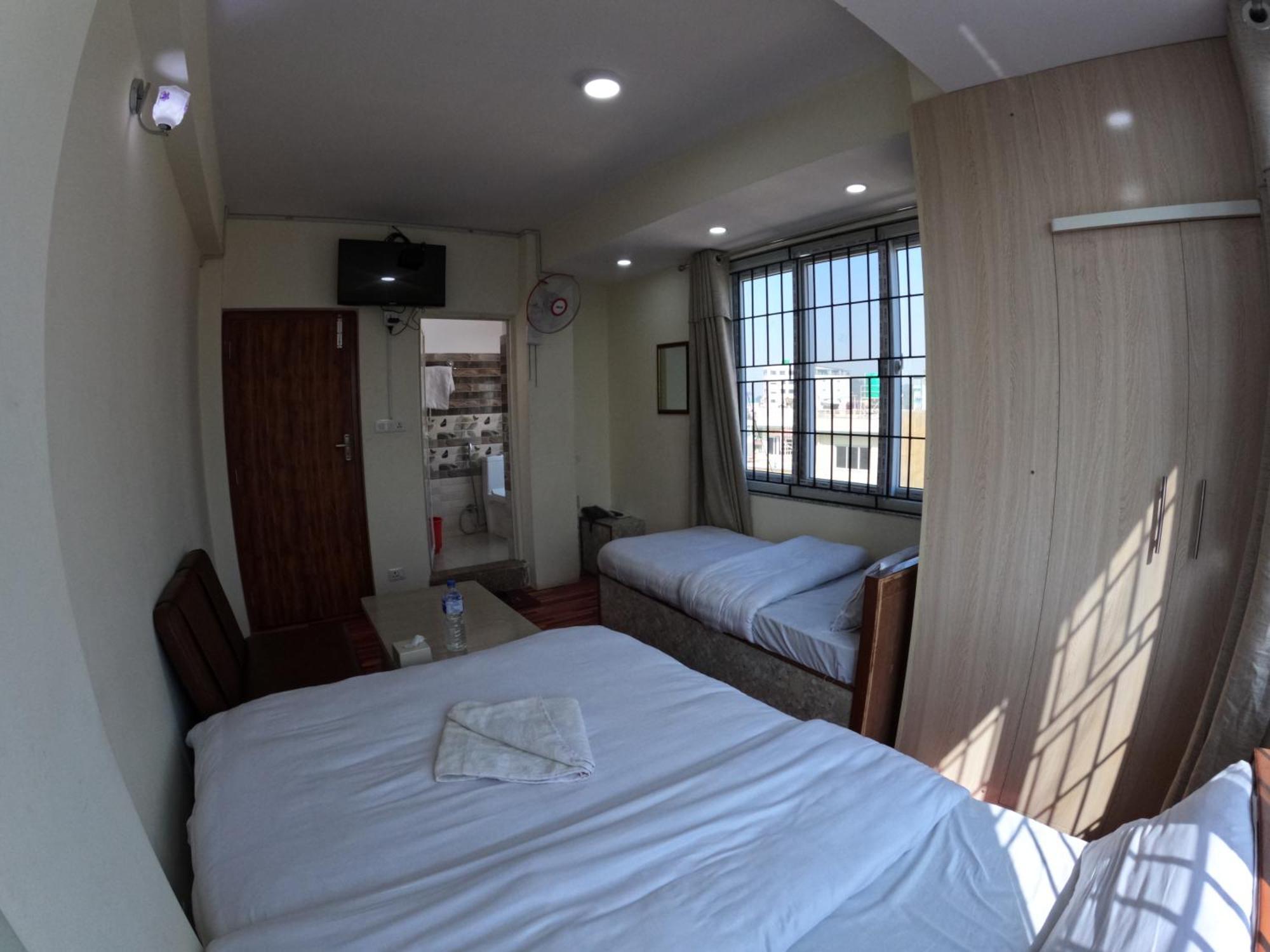 Hotel Global Village カトマンズ エクステリア 写真
