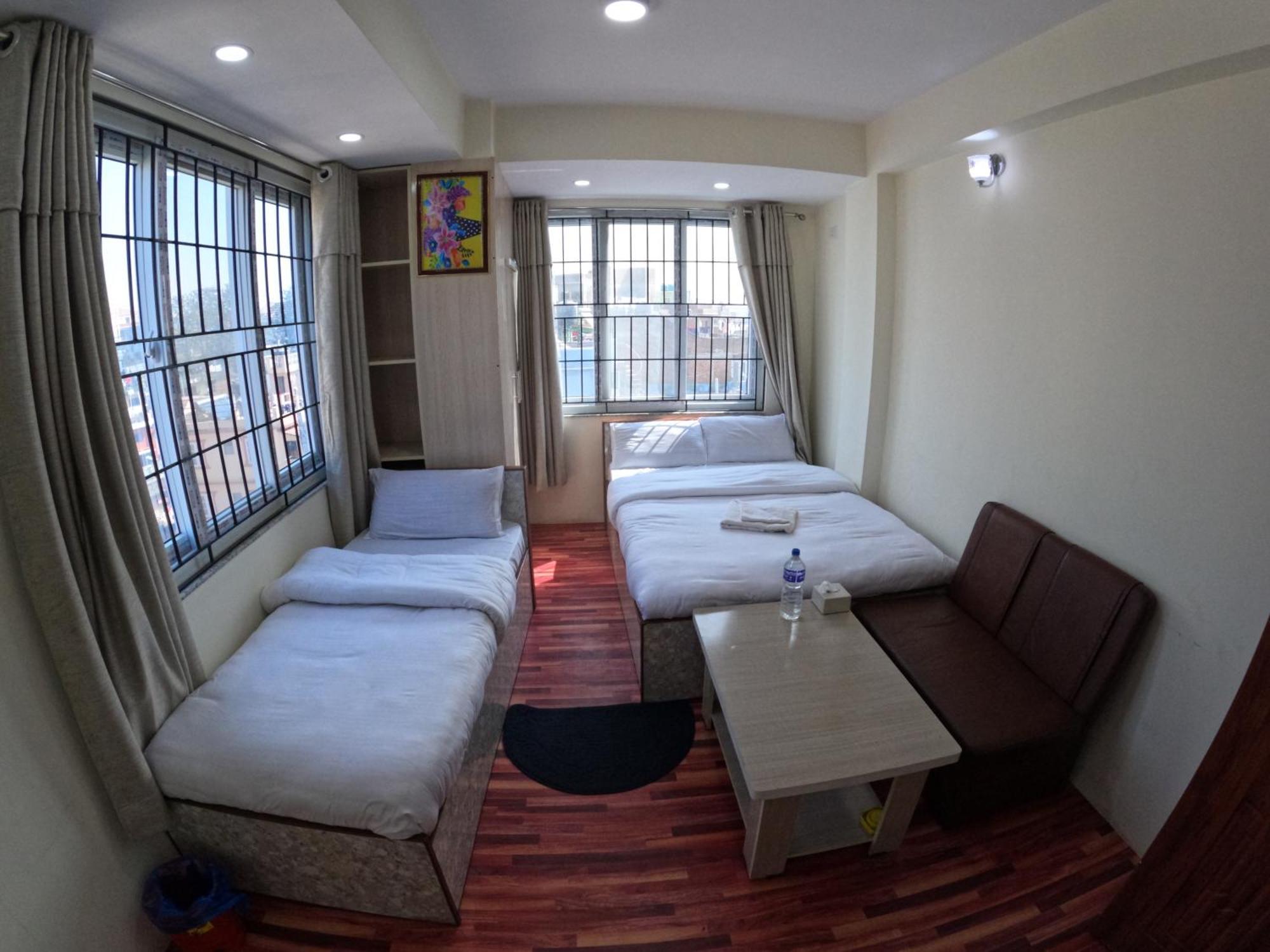 Hotel Global Village カトマンズ エクステリア 写真
